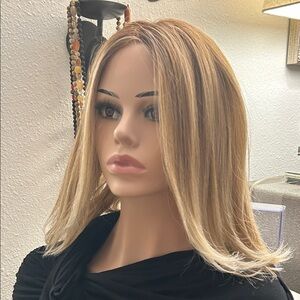 Ellen Willie Candy Rooted Blonde Wig